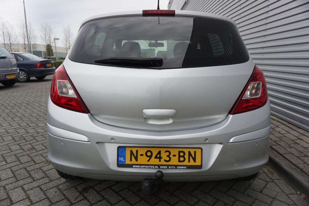 Opel Corsa 1.4-16v airco / navi / cruise / stoelverw. / parkeers. / elektr.