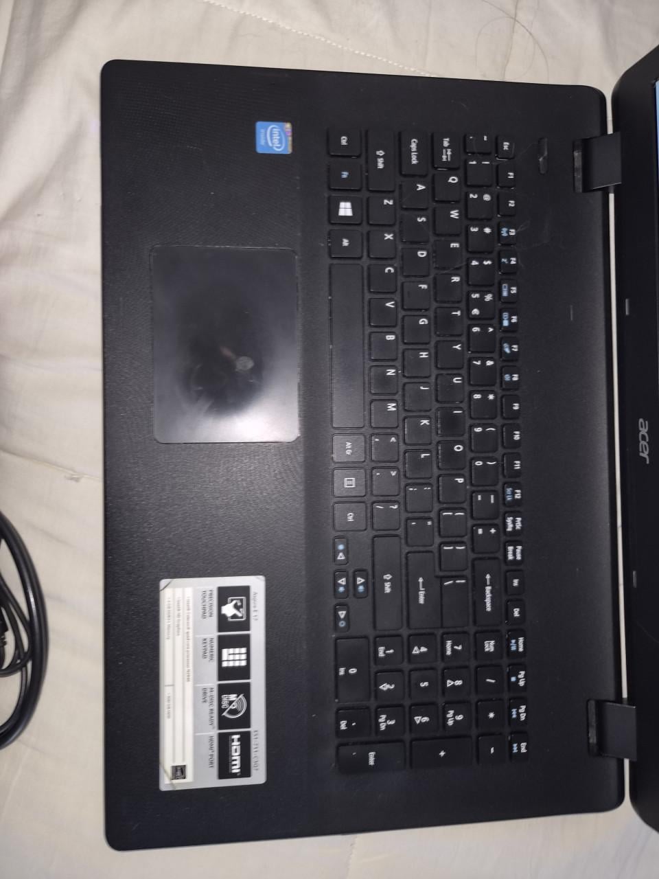 Acer Aspire ES1-711-C3Q7 17,3" laptop – Windows 10 + oplader