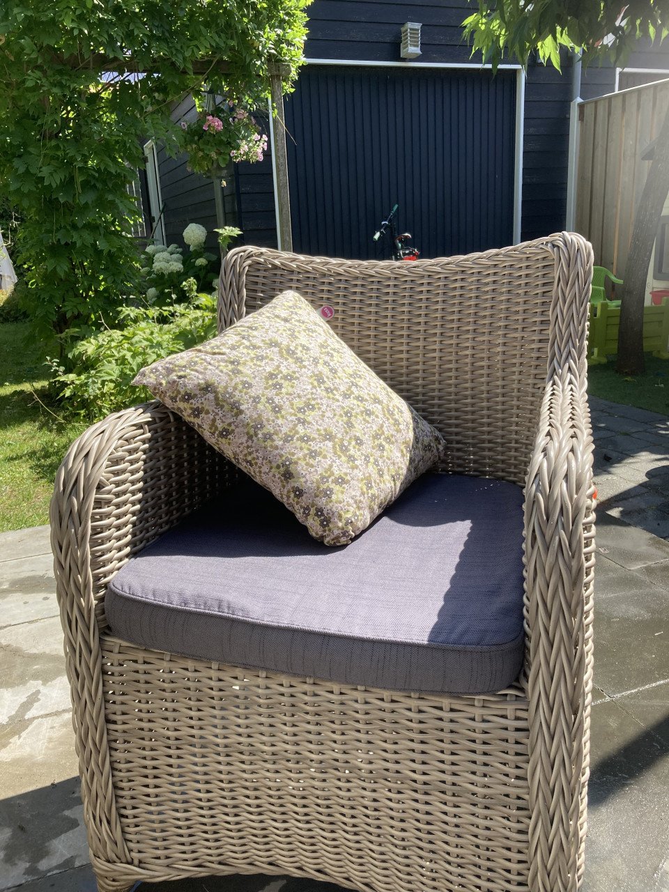 Tuinset - 6 mooie stoelen