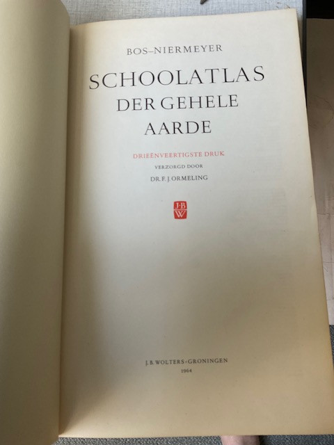 Complete Atlas  (met register) der gehele aarde uit 1964