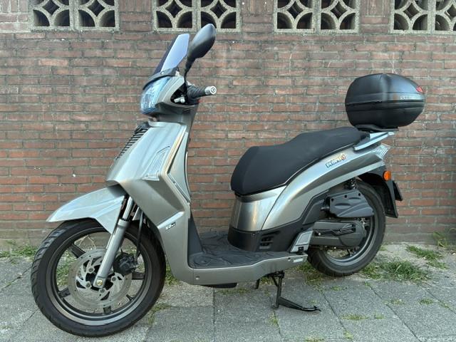 ZEER MOOIE KYMCO PEOPLE S BROMSCOOTER MET SLECHTS 2515 KM !! 1E EIGENAAR
