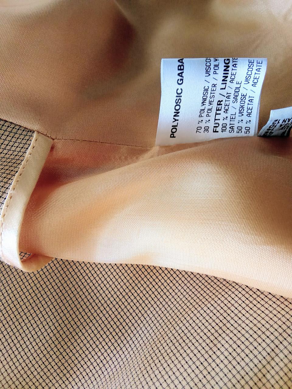 Prachtige beige, crème damesjas merk Delmod maat 42 -44