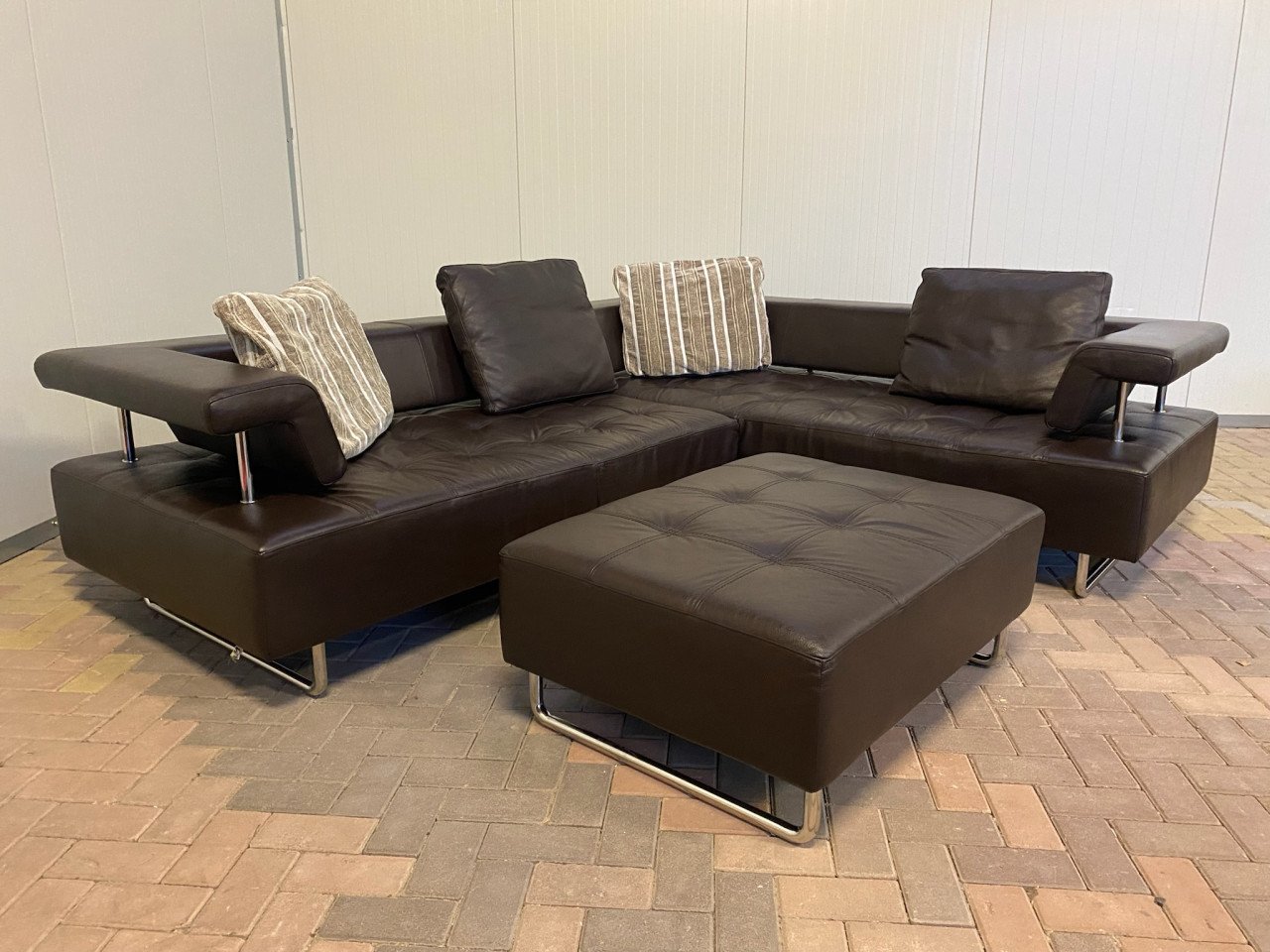 GRATIS LEVERING HEEL NL Montel Bruin Leer Hoekbank met Poef