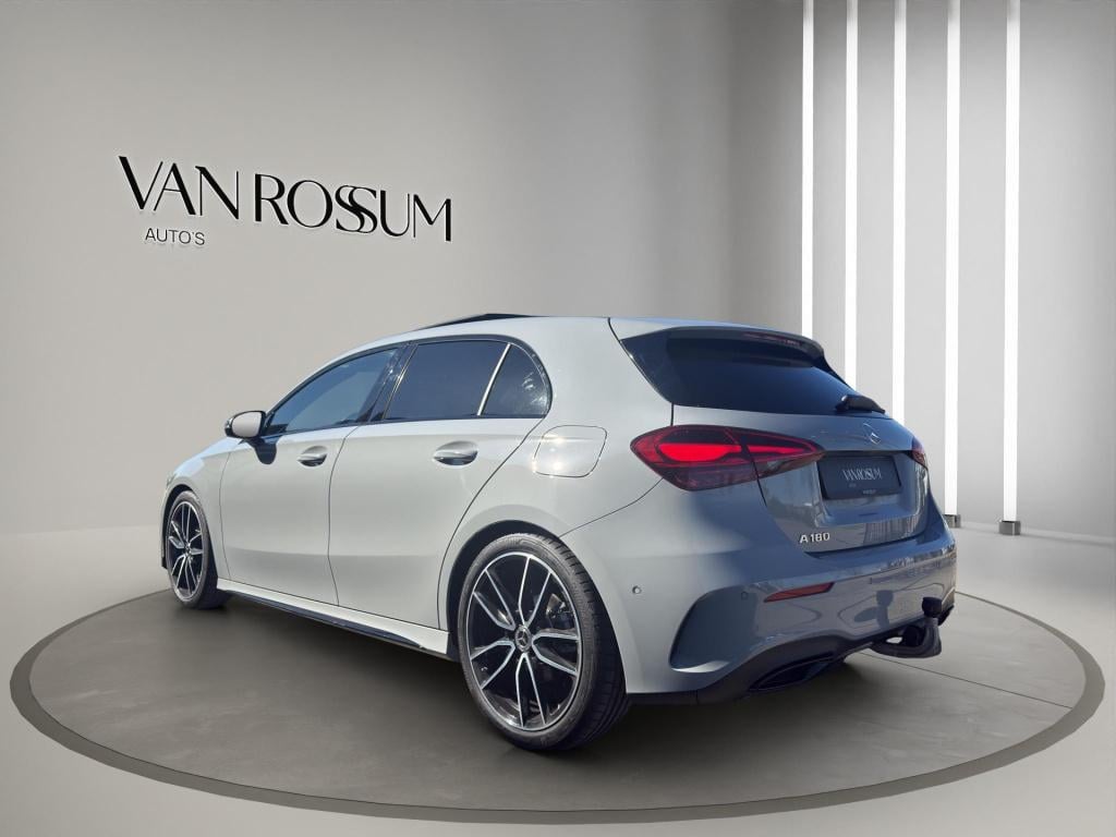 Mercedes-Benz A-Klasse 180 amg line | pano | sfeer | stoelverw. | camera | 