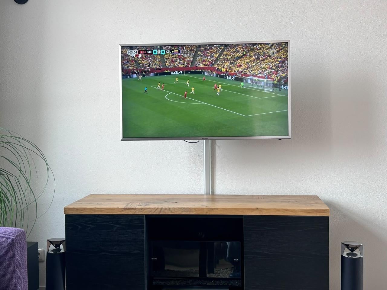 Tv met met Blu-Ray spelen subwoofer en boxen