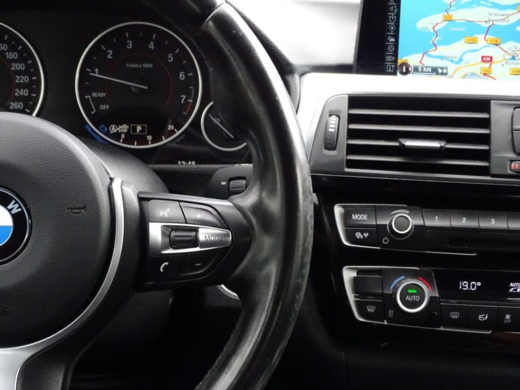BMW 3-serie 318i m sport