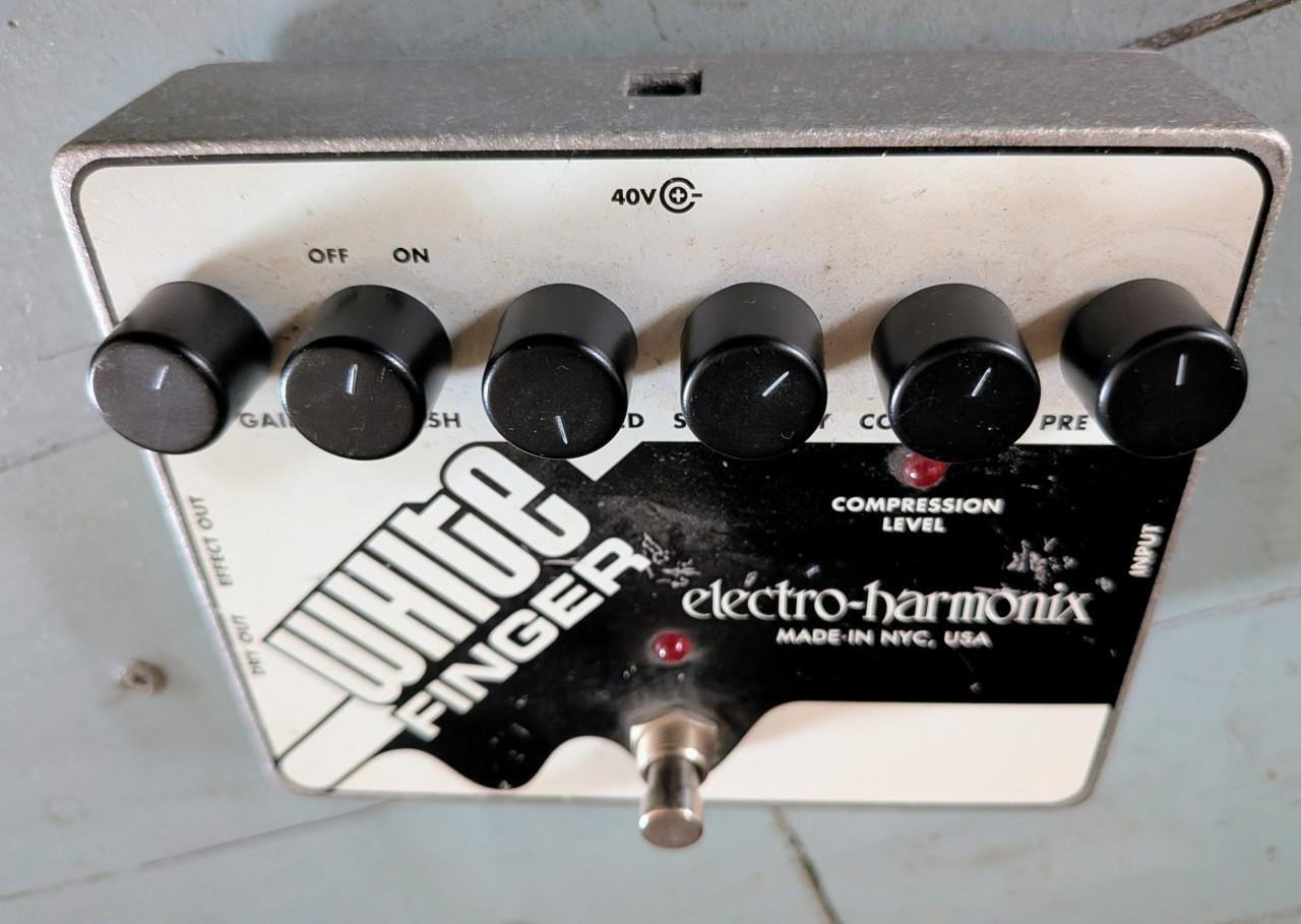 Electro Harmonix "White Finger" analog optical compressor pedal