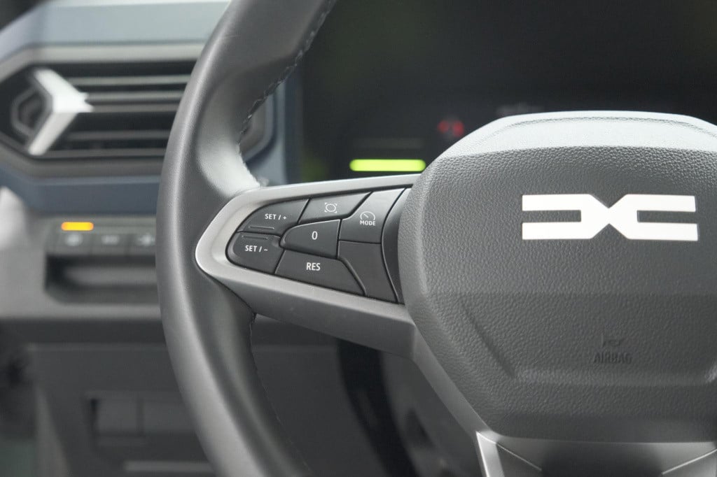Dacia Duster mild hybrid 130 expression | camera | stoelverwarming | apple 