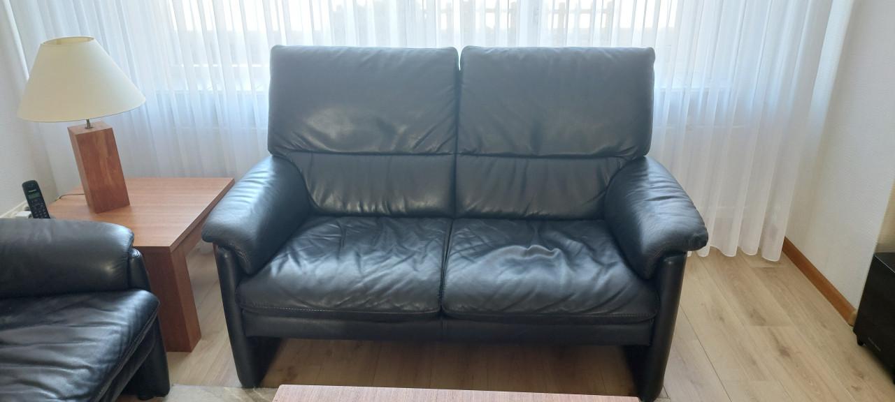 Dressoir, tv-meubel, salontafel, hoektafel, banken en eettafel met stoelen