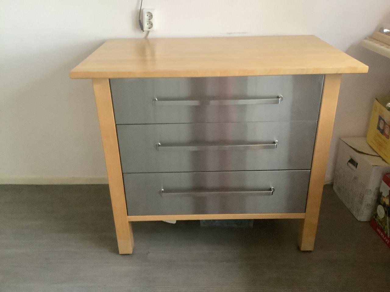 Keuken kast,hoog 90cm,breedte 105cm,diepte 65.in goede staat