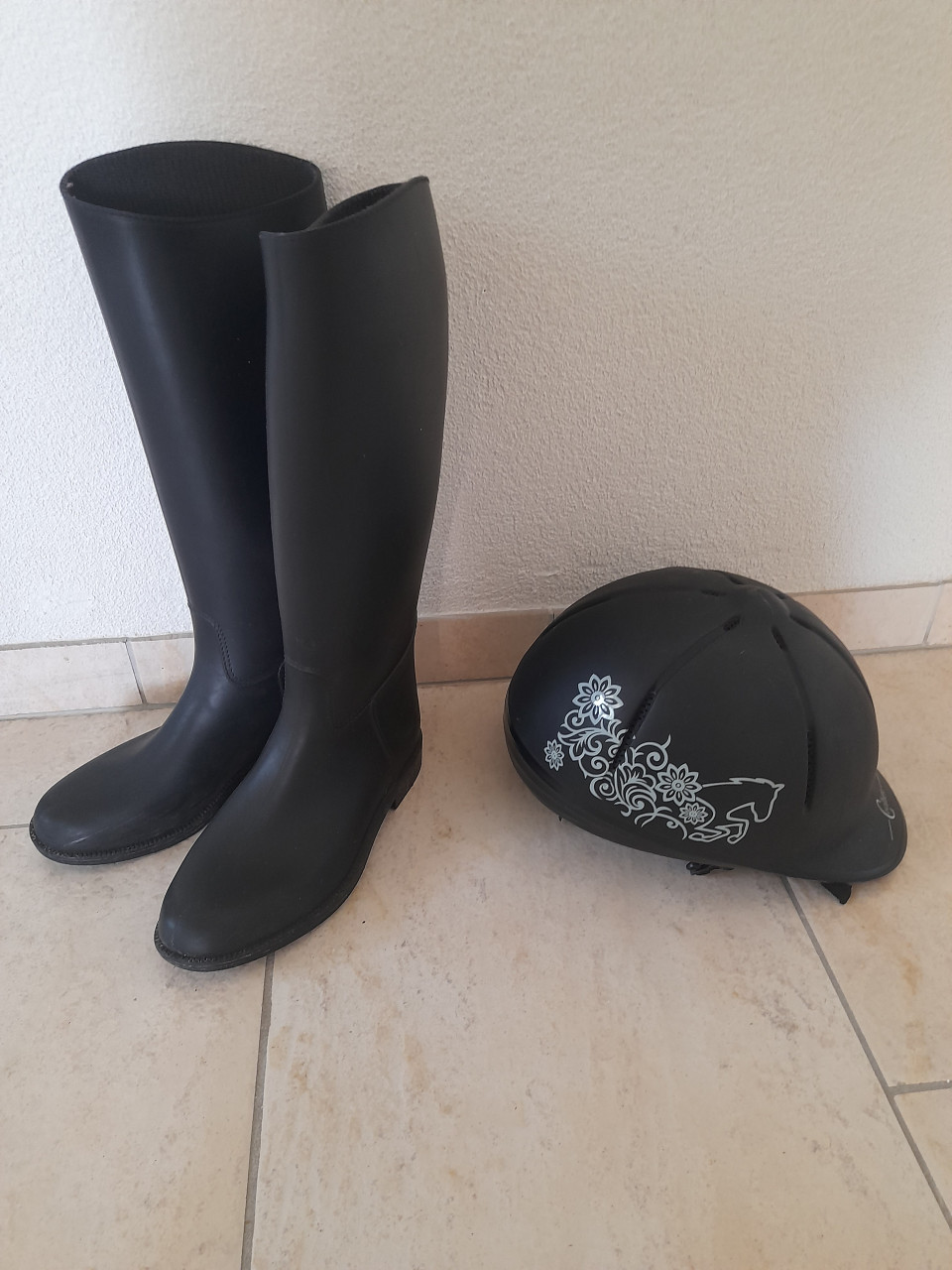 Paardrij laarzen maat 37 en  Covalliero Cap 52/56 (in goede staat )