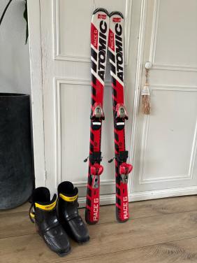 Atomic race ski’s 120 cm met schoenen