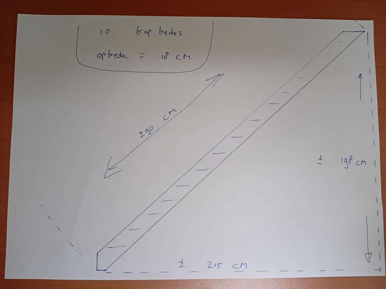 2 Trappen, massief beuken.