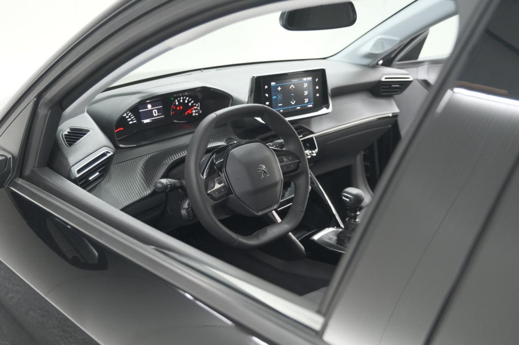 Peugeot 208 puretech 100 allure pack | camera | apple carplay | stoelverwar