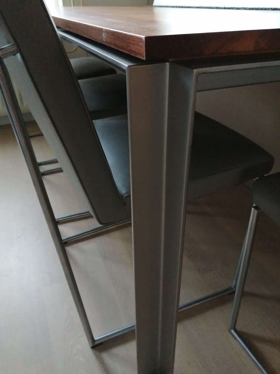 Massief Amerikaans notenhout eettafel