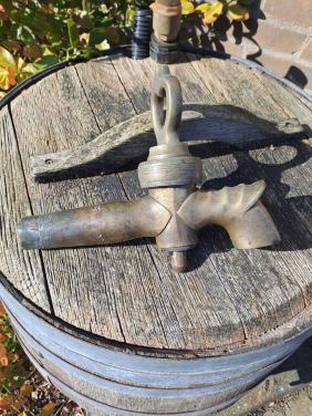 Antieke koperen kraan