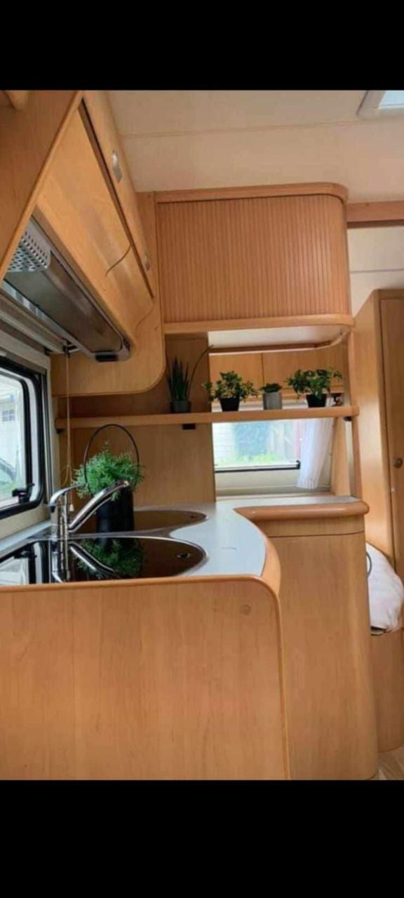 Caravan hobby 460