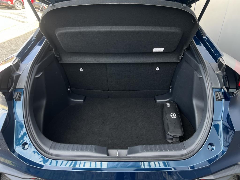 Toyota C-hr 1.8 hybrid 140 dyn
