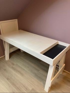 Wit bureau met zwart vlak (BePureHome Grooving bureau)