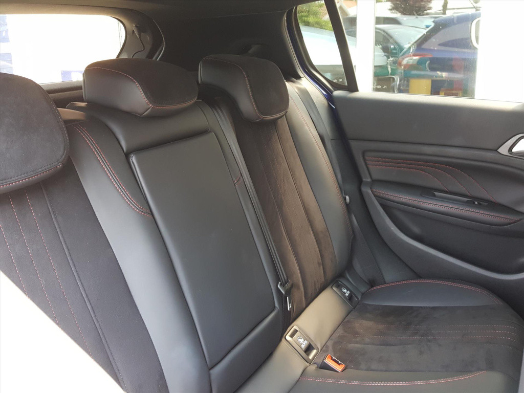 Peugeot 308 gt 1.6 turbo-205pk navigatie | full-led | alcantara | trekhaak 