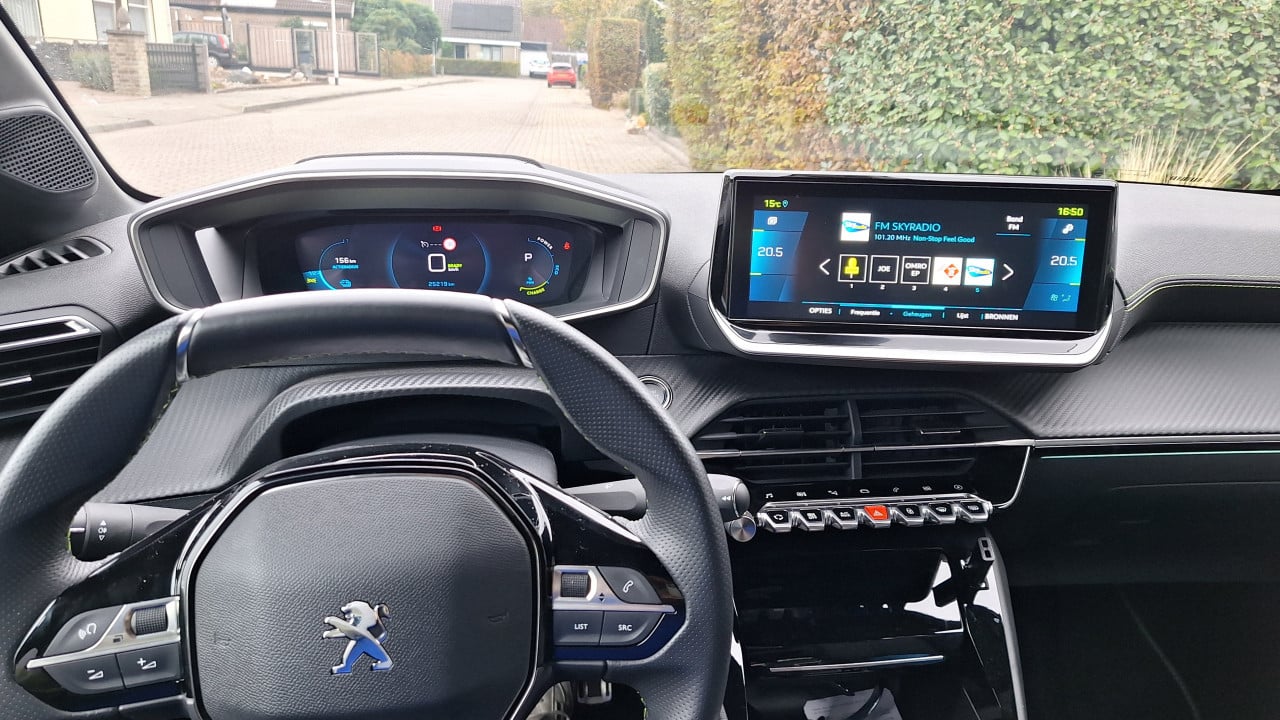 Peugeot e208 GT