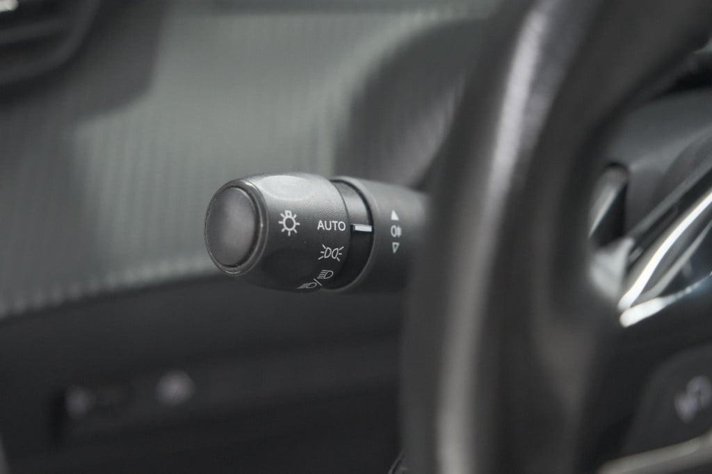 Peugeot 208 puretech 100 eat8 active | trekhaak | parkeersensoren | navigat