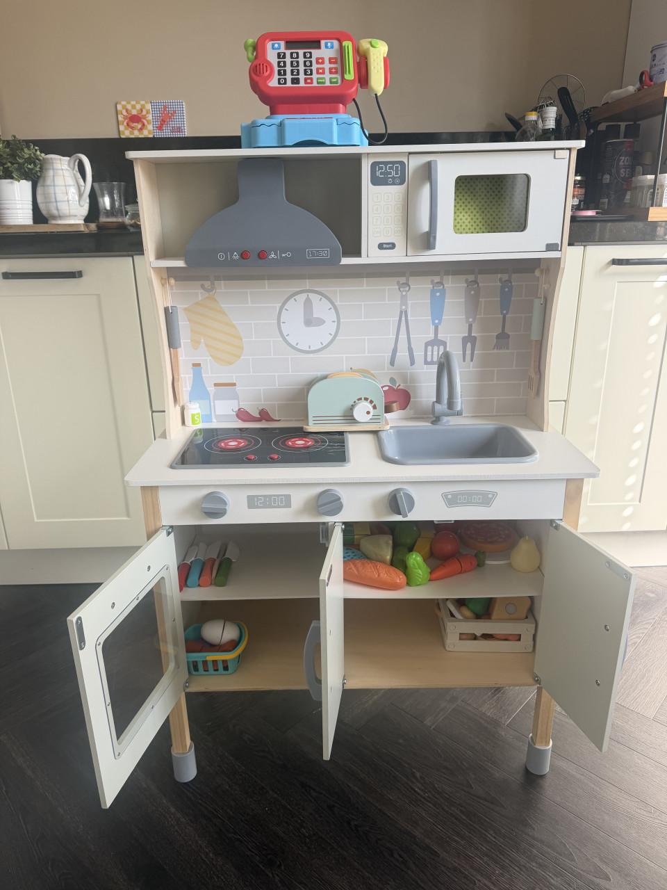 Kinder keukentje met toebehoren