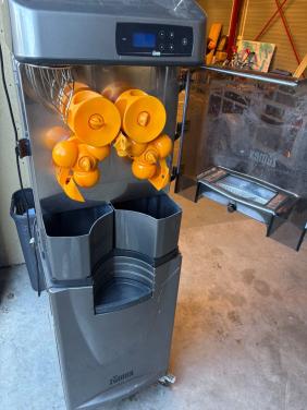 Zumex Versatile Pro Graphite Juicer