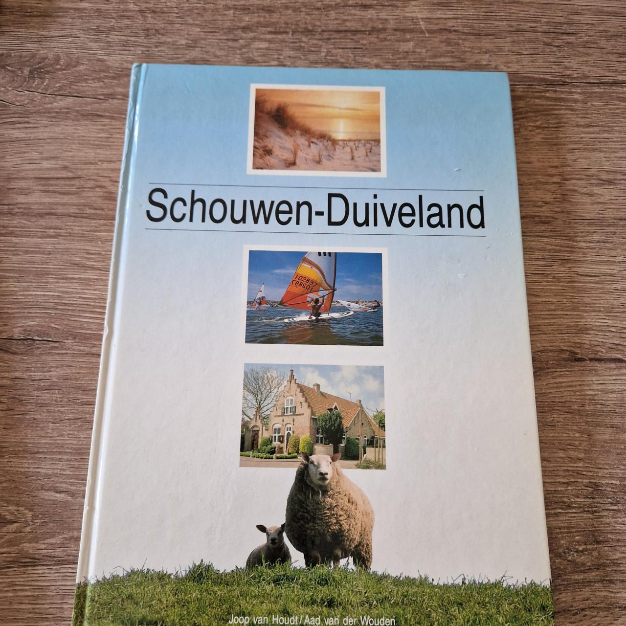 Verzameling boeken over schouwen-duiveland en Zeeland