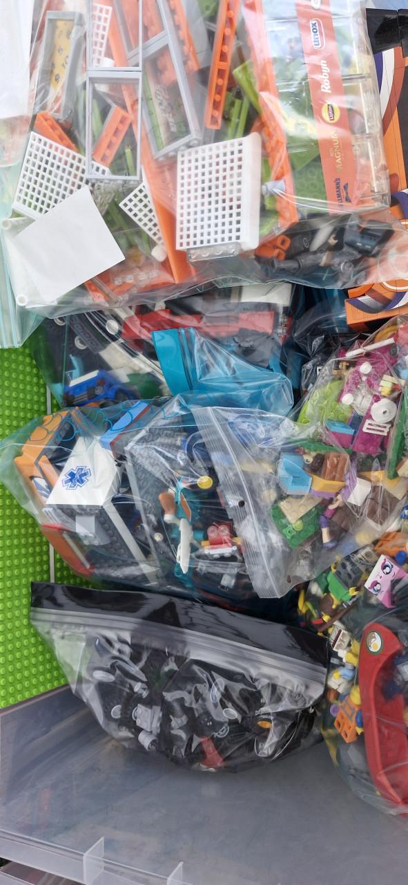 GERESERVEERD Doos vol Lego met boekjes