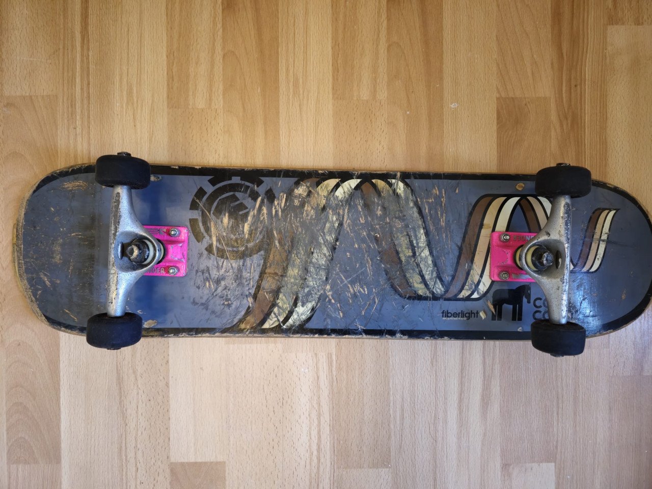 Element Skateboard, Thunder Trucks