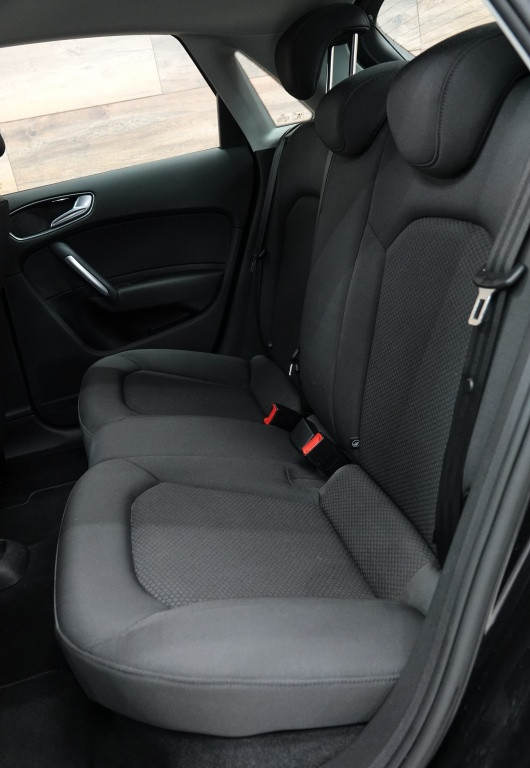 Audi A1 s-line 1.4 tfsi | automaat | pdc | navi | bluetooth |