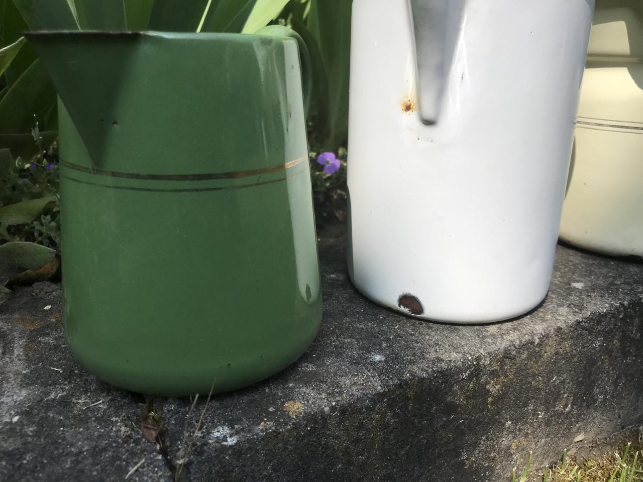 Emaille melk- / maatkannetjes (3 stuks)