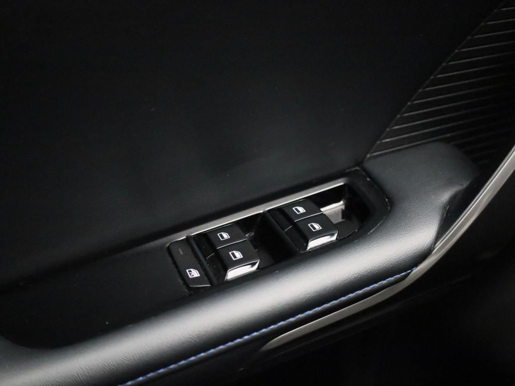 MG Mg4 64 kwh luxury | automaat | navigatie | climate control | apple carpl