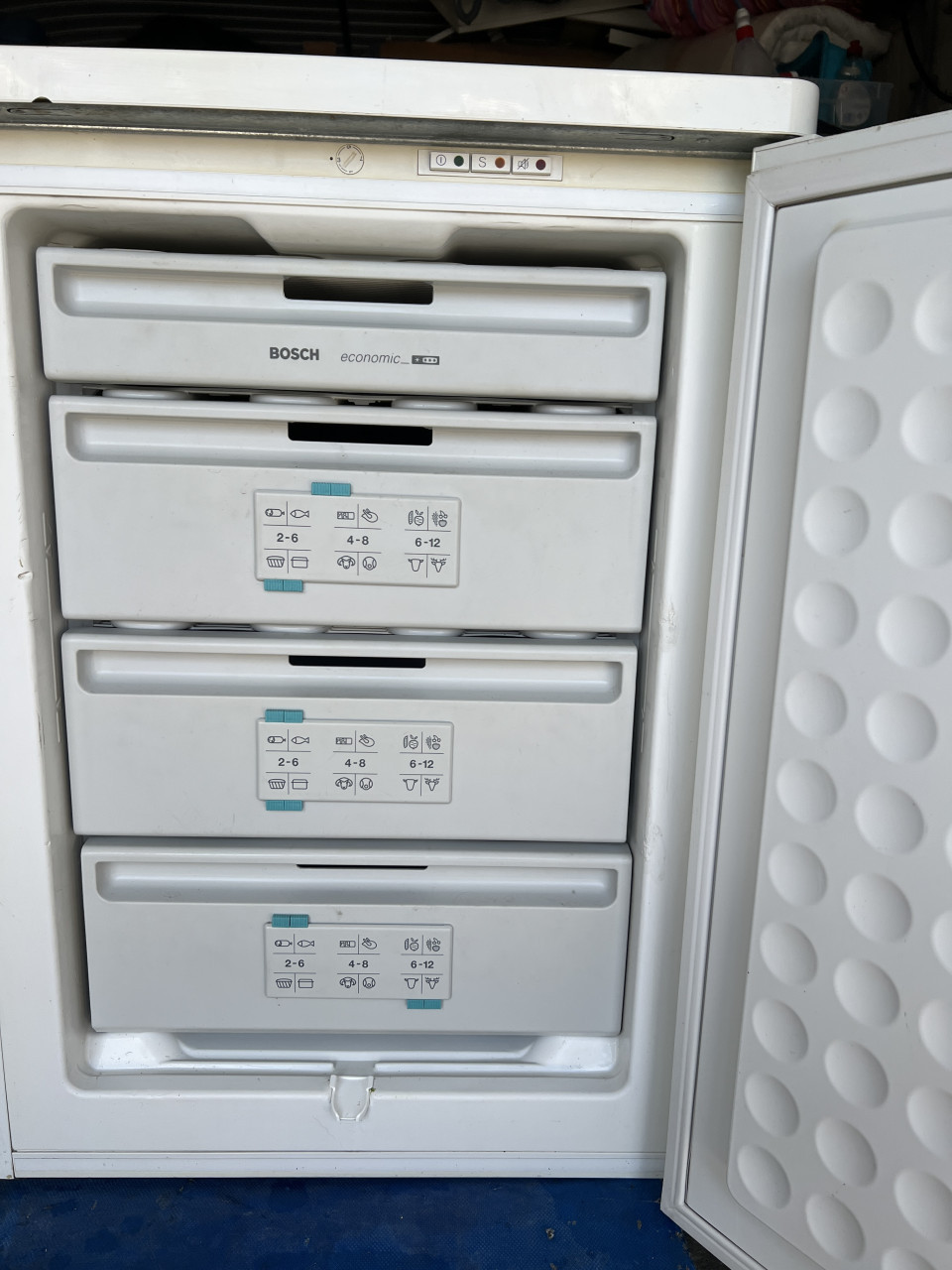 Bosch Vrieskast 4 laden 120 liter 85x60 cm. A klasse vriezer