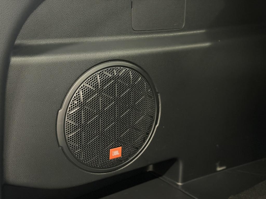 Toyota Rav4 2.5 hybrid awd bi-tone| jbl| achtr.camera| adapt.cruise