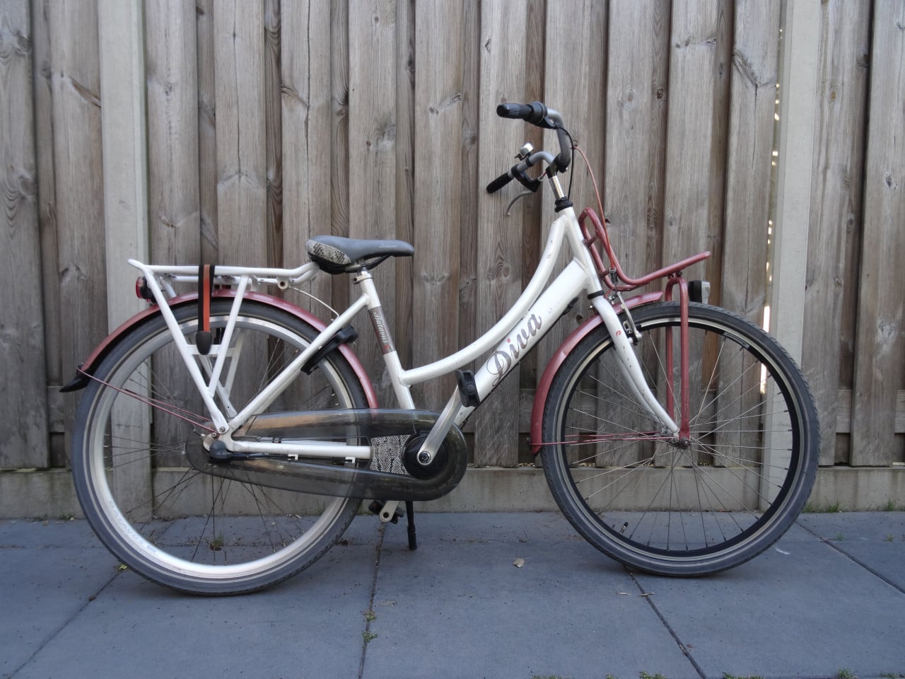 🚲 Batavus Diva Meisjesfiets 26 inch – Wit/Bordeauxrood – 3 Versnellingen ❤
