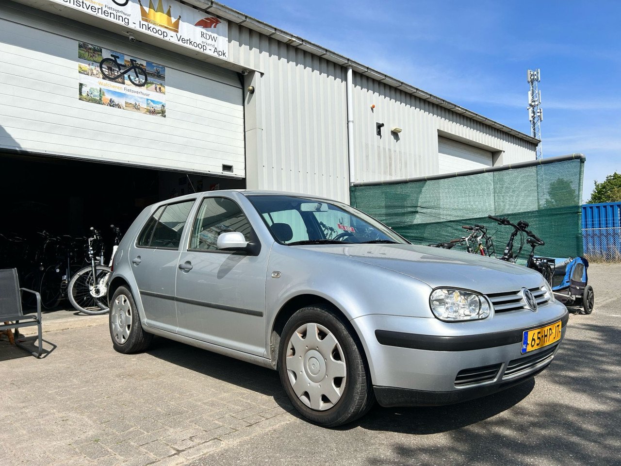 Volkswagen Golf 1.4-16V Master Edition, grijs, 5 deurs, ZUINIG, €999,-