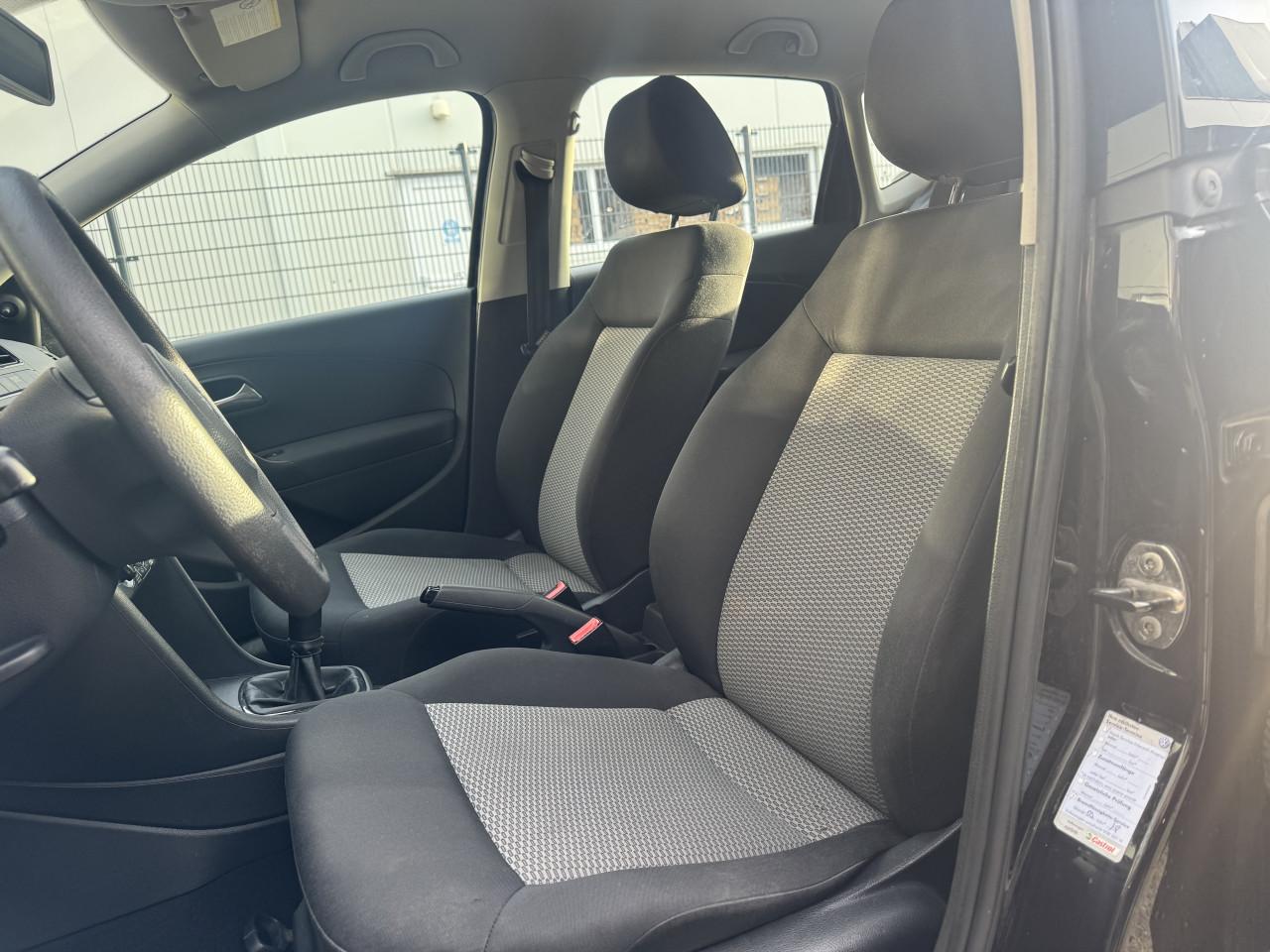 Volkswagen Polo 1.2 6V 44KW 5DRS 2010 Zwart Airco Apk Navi