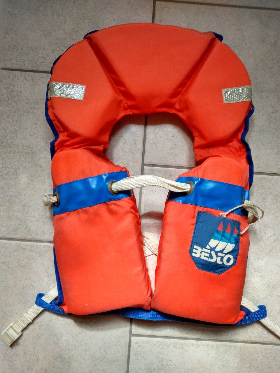 Reddingsvest/zwemvest voor kinderen van 20 - 30 kg.