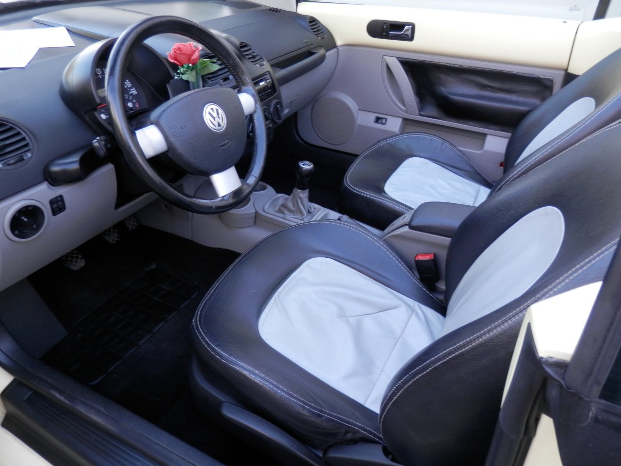 Auto Garant Biedt Aan:  Volkswagen Beetle (new) 1.6 Cabrio