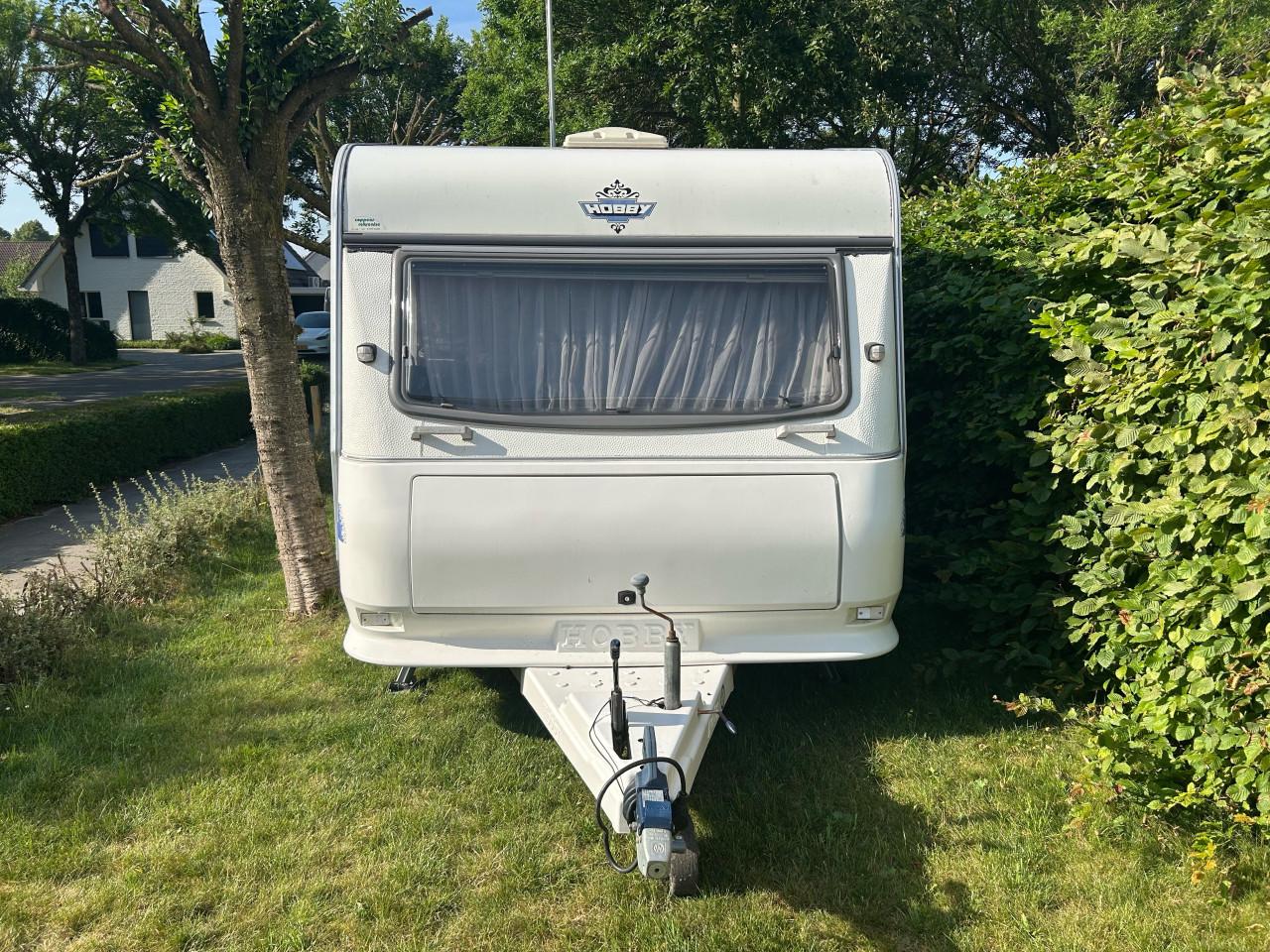 Hobby Excellent Easy Caravan met Voortent, luifel en Mover