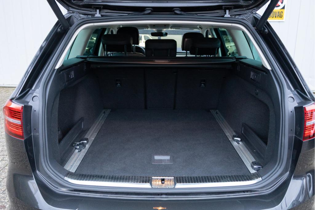 Volkswagen Passat variant 1.8 tsi highline 180 pk nav i trekhaak i acc i ap