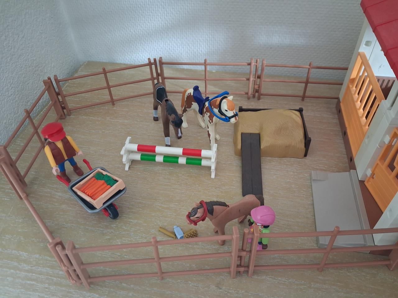 Playmobil manege met buitenbak setnr 4190