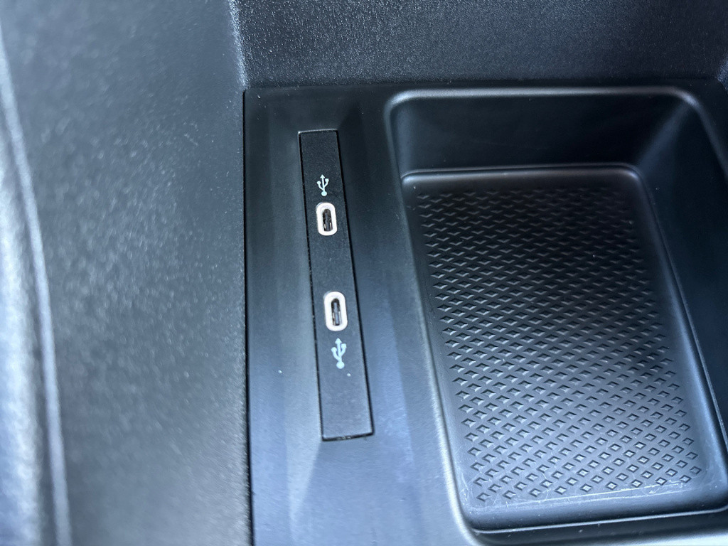 Volkswagen Caddy 1.5 tsi 5-persoons | navigatie | trekhaak | cruise | rijkl
