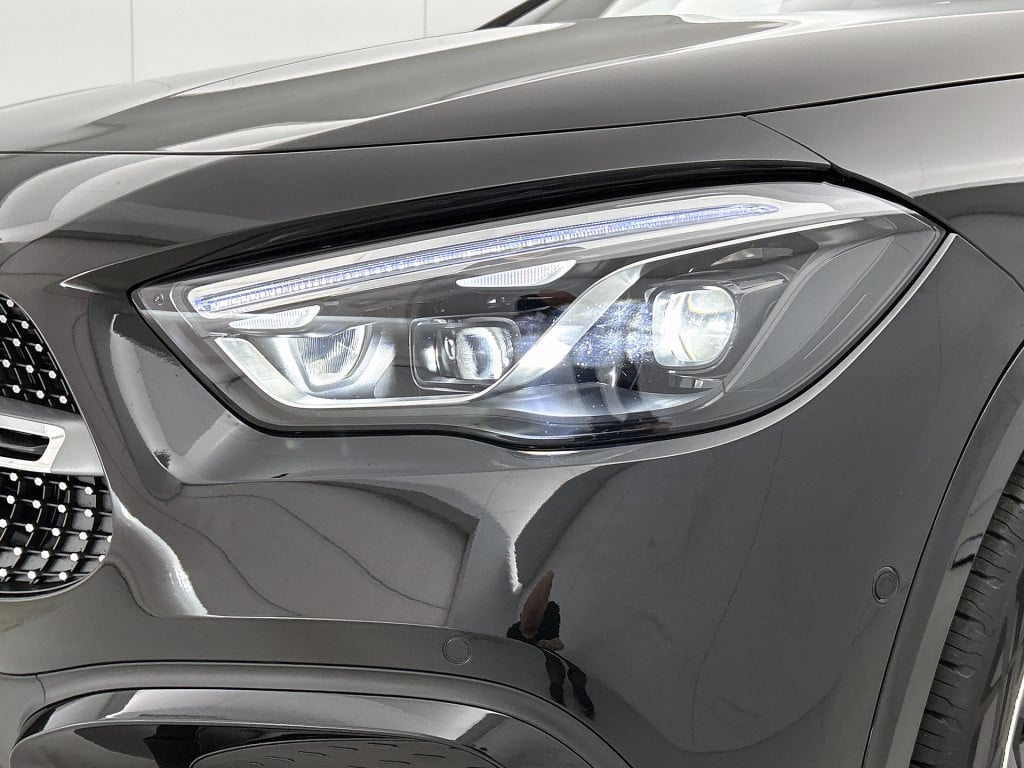 Mercedes-Benz Gla-klasse 180 business solution amg | trekhaak | parkeerpakk