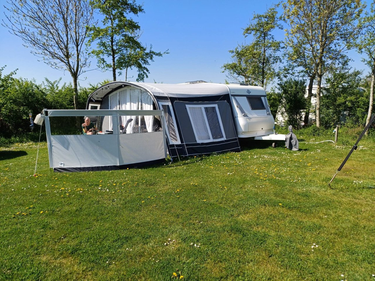 Hobby 440 (2000) met als nieuwe voortent