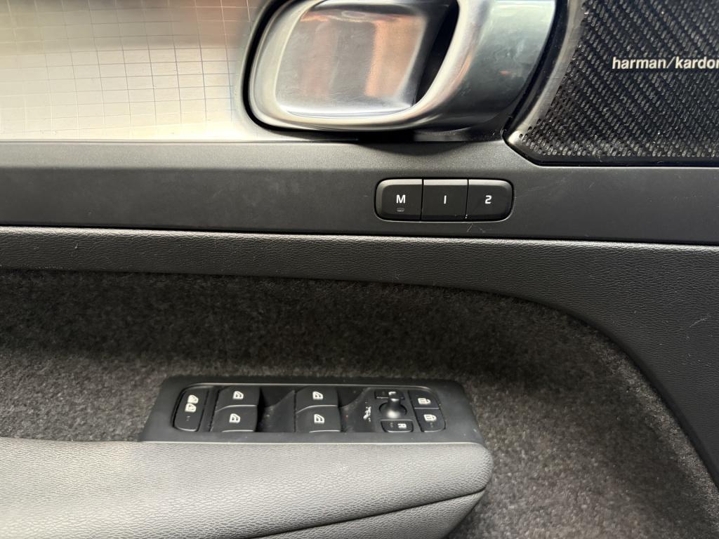 Volvo XC40 1.5 t4 plug-in hybrid plus dark