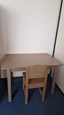 Kindertafel en stoeltje
