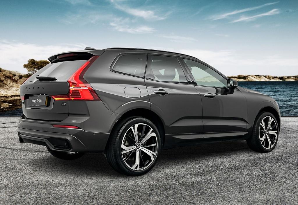 Volvo XC60 t6 398pk recharge ultra dark| pano| luchtvering| hud| 360camera